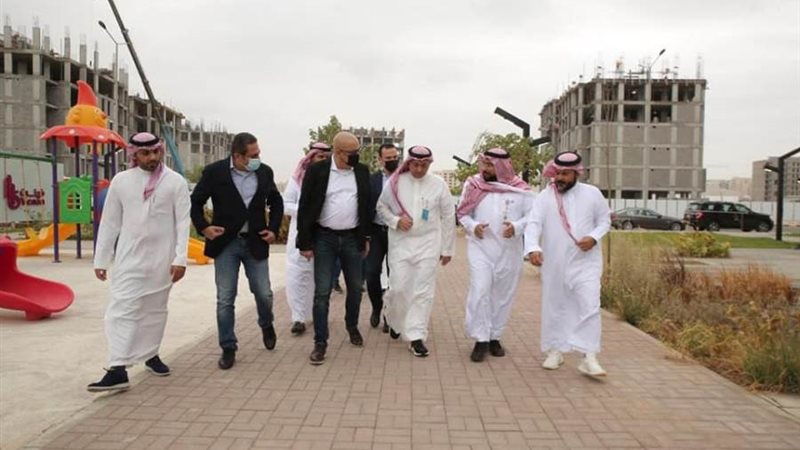 وزير الاسكان يتفقد