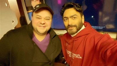 مدحت تيخا أنتيم تامر حسنى في فيلم «بحبك».. (صور)