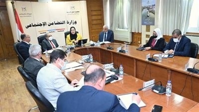 القباج ومرسي ومحافظا القاهرة والجيزة يبحثون الموقف التنفيذي لتأثيث الوحدات السكنية