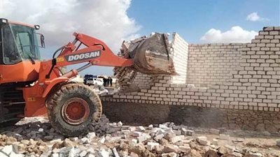 تنفيذ 9 قرارات إزالة للتعديات على أراضى الدولة بمطروح والضبعة