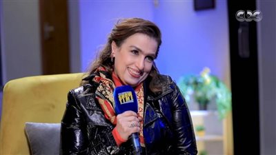 سيمون تكشف سبب ابتعادها عن الغناء