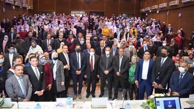 رئيس جامعة بني سويف يفتتح الملتقى التوظيفي بمشاركة 25 شركة