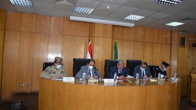 محافظ المنيا يناقش عددا من التظلمات  على اسعار أراضي أملاك الدولة