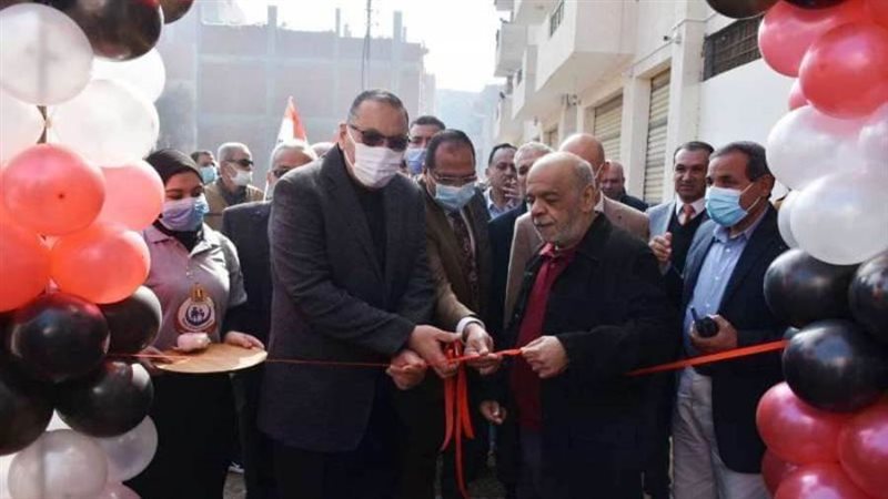 محافظ الشرقية خلال