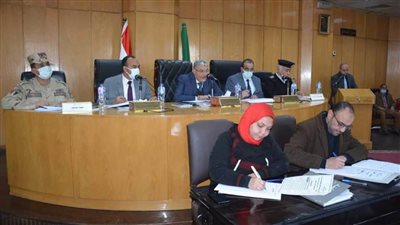 محافظ المنيا يوجه بالتعامل بكل حسم مع ظاهرة التعدي على الأراضي الزراعية