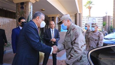 محافظ سوهاج يستقبل قائد قوات الدفاع الشعبي والعسكري