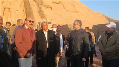 وزير الآثار: 6 آلاف زائر زاروا معبد أبوسمبل ويستمتعون بتعامد الشمس.. 