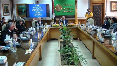 جامعة المنيا تعلن نجاح تجربة الكتاب الإلكتروني بالفصل الدراسي الأول 