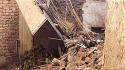 انهيار جزئي من منزل قديم بمركز طهطا بسوهاج