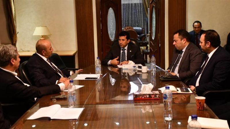 اجتماع وزير الرياضة