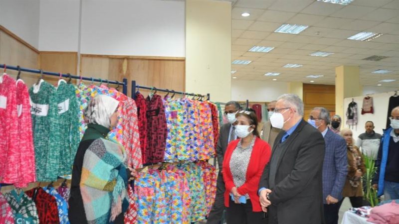 جانب من معغرض الملابس