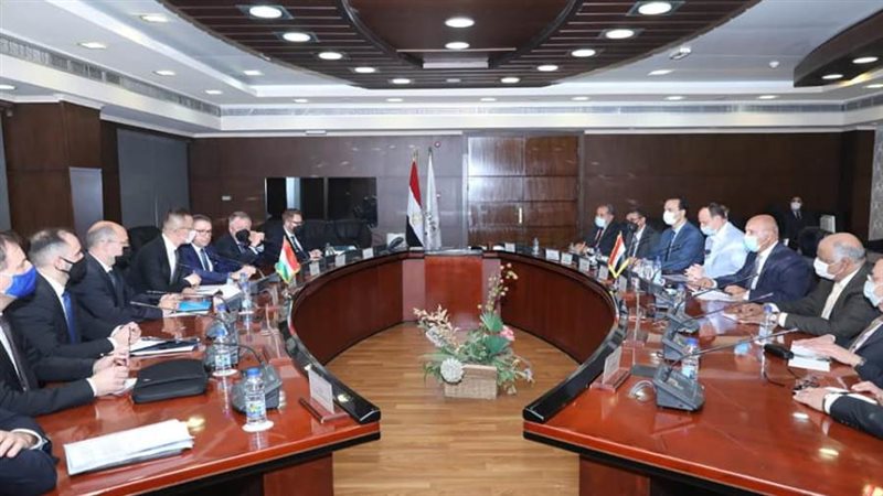 إنشاء مصنع لعربات