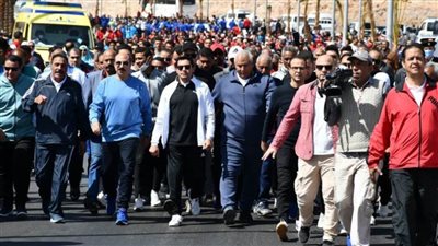 وزير الرياضة ومحافظو أسوان والوادى الجديد ومطروح يقودون ماراثونا للمشى بكوبري أسوان الجديدة