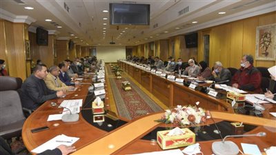 محافظ أسيوط يعقد اجتماعه الدوري بمسؤولي أملاك الدولة ورؤساء المراكز والمدن لمتابعة ملف التقنين