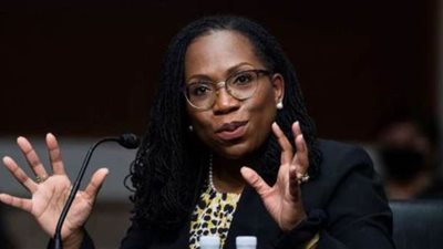 بايدن يختار أول قاضية سمراء في المحكمة العليا الأمريكية