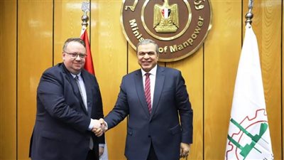 سعفان يبحث مع 