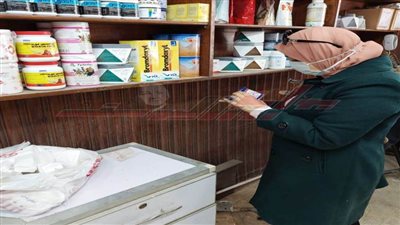 ضبط مواد غذائية منتهية الصلاحية في حملة تموينية مكبرة بالبحيرة