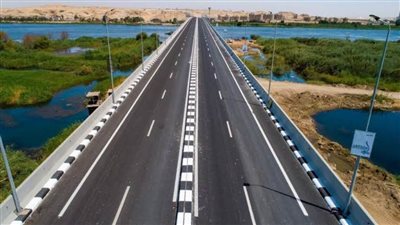 تركيب 131 عمود إنارة بطريق الصعيد بالمنيا