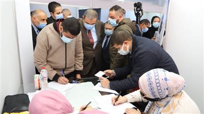 وزير القوي العاملة يفتتح ملتقى توظيف يوفر 3000 فرصة عمل برواتب 7500 جنيه