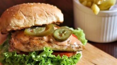 وصفة سهلة| مقادير عمل تشيكن برجر مشوي مع بطاطس محمرة