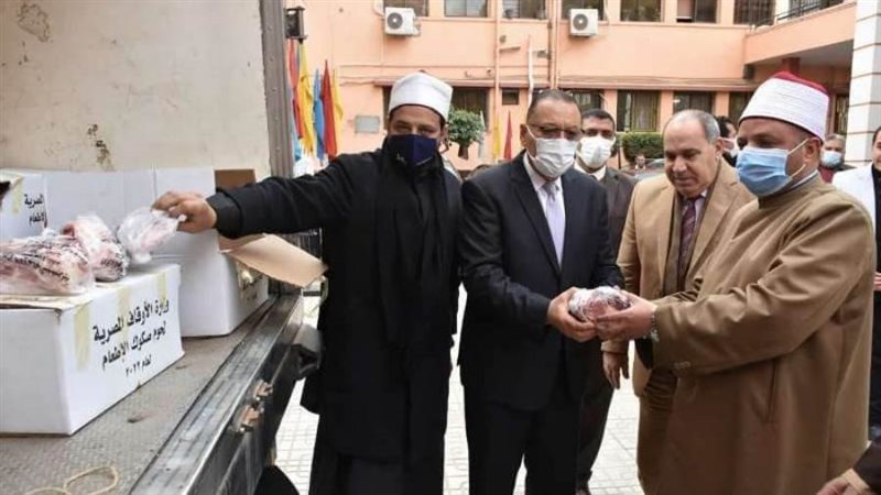 محافظ الشرقية خلال