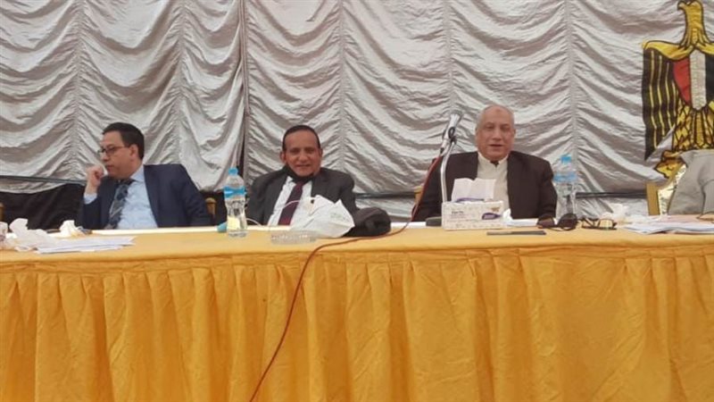 اللجنة المشرفة علي