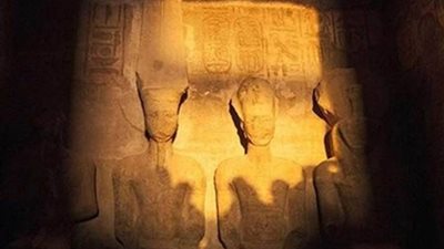 وزير السياحة خلال فعاليات مهرجان تعامد الشمس على وجه رمسيس الثاني 