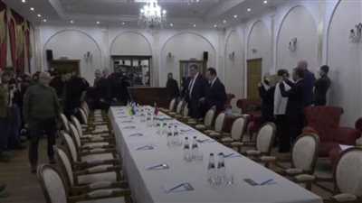 اللقطات الأولي للمفاوضات الروسية الأوكرانية  (فيديو)