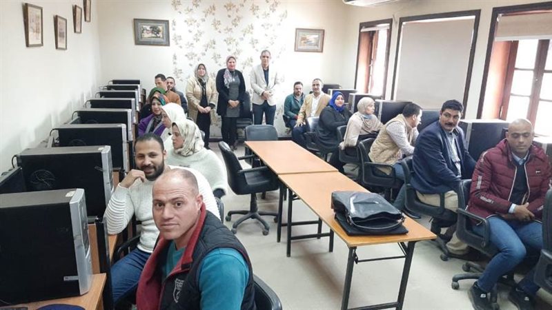 دورات تدريبية للعاملين