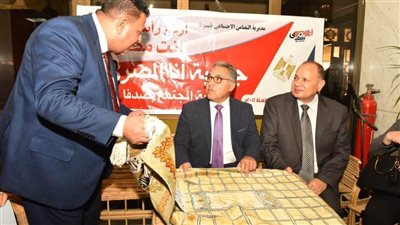 محافظ أسيوط ووفد لجنة الإدارة المحلية بمجلس النواب يتفقدون معرض المنتجات اليدوية