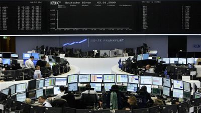 أسهم أوروبا تتراجع وسط أنباء اقتراب القوات الروسية من كييف