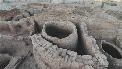 بالصور.. الكشف عن مركز إداري يرجع للعصر الانتقالي الأول  