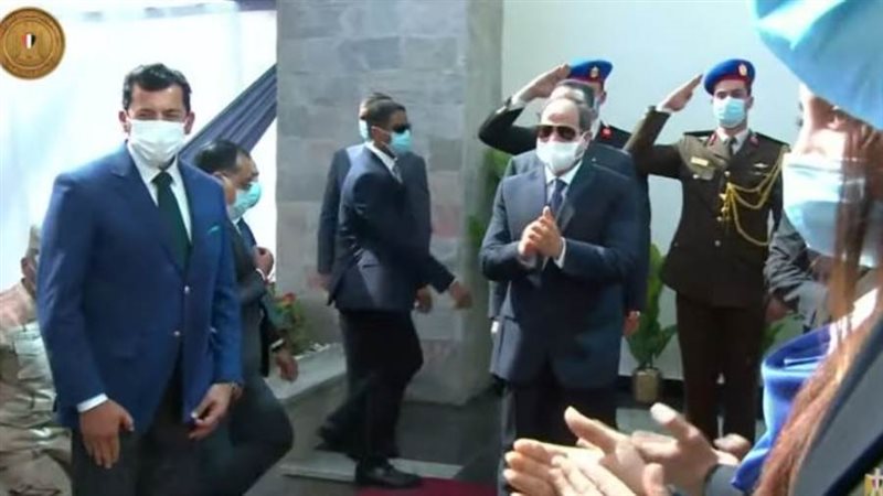 الرئيس السيسي يفتتح