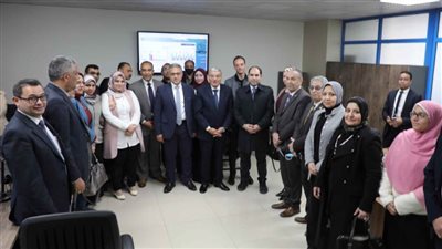 محافظ المنيا يستعرض المشروعات التنموية خلال لقائه وفد لجنة الإدارة المحلية