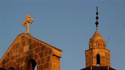 عصر المواطنة .. المسجد بجوار الكنيسة في 20 مدينة مصرية 