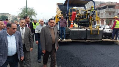 محافظ البحيرة يتفقد أعمال رصف وتطوير شارع الجمهورية وميدان الأوبرا بدمنهور