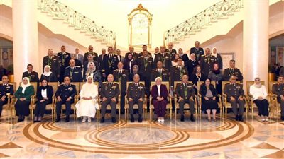 وزير الدفاع يكرم قادة القوات المسلحة المحالين للتقاعد