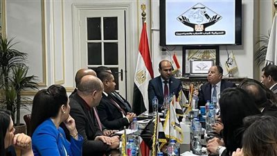 وزير المالية في ضيافة تنسيقية شباب الأحزاب والسياسيين