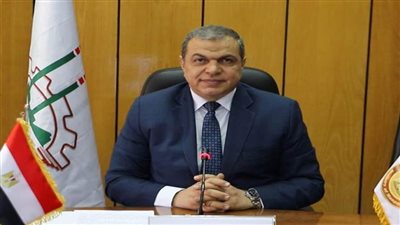 وزير القوى العاملة يشهد توقيع اتفاقية عمل جماعية تحقق مزايا لـ3 آلاف عامل