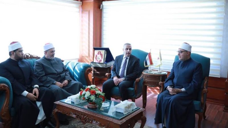 محافظ سوهاج وأمين