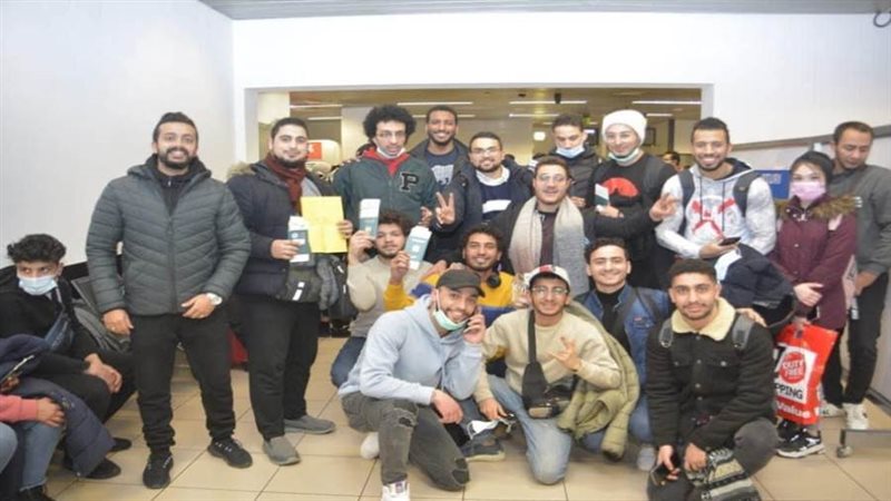الطلاب المصريين العائدين