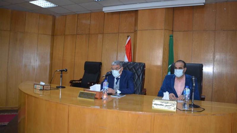 محافظ المنيا والسكرتير