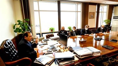 وزير البترول يبحث مع مسئولي 