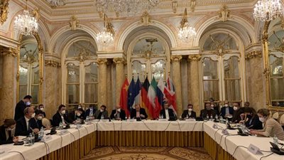 بريطانيا: أصبحنا قريبين من اتفاق إحياء الصفقة النووية مع إيران