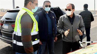الرئيس السيسي يتفقد الأعمال الإنشائية لعدد من الطرق والمحاور