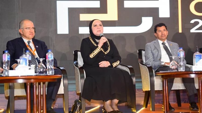 وزيرة التجارة والصناعة