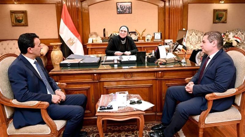 وزيرة التجارة والصناعة