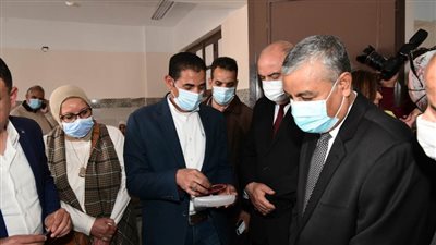 محافظ قنا يتفقد فعاليات مبادرة (لمصر) بمدارس مدينة الوقف