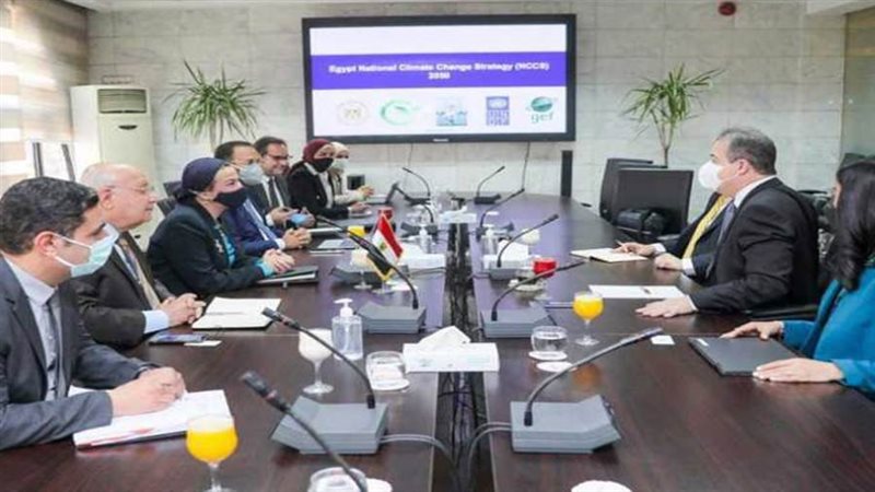 وزيرة البيئة تلتقي