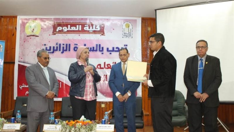 ندوة عن دور المشروعات